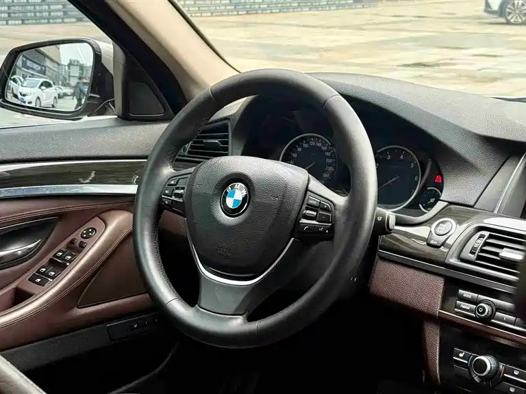 BMW 5 Series 2016 — фото 15