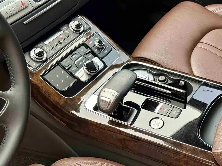 Audi A8 2014 — фото 10