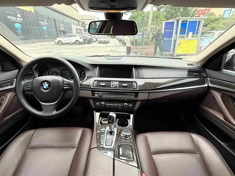 BMW 5 Series 2016 — фото 14