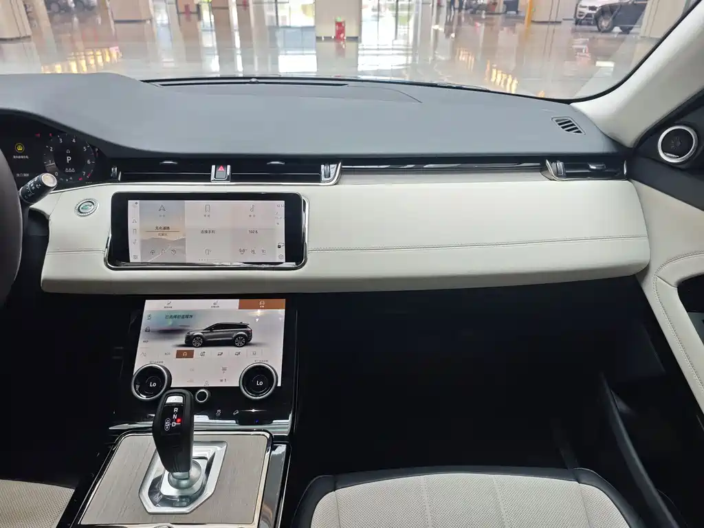 Land Rover Evoque 2023 — фото 14