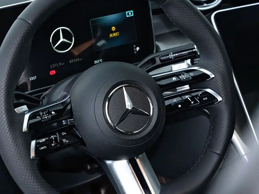 Mercedes-Benz C-Class 2023 — фото 6