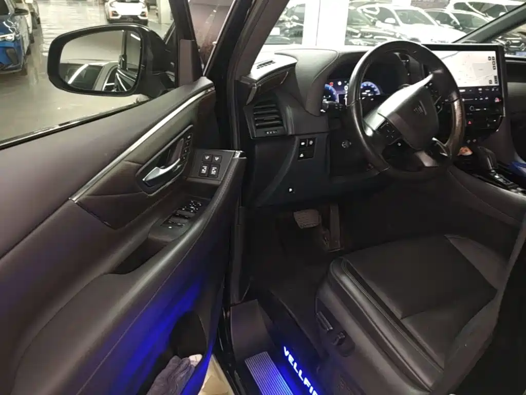 Toyota Vellfire 2024 — фото 16