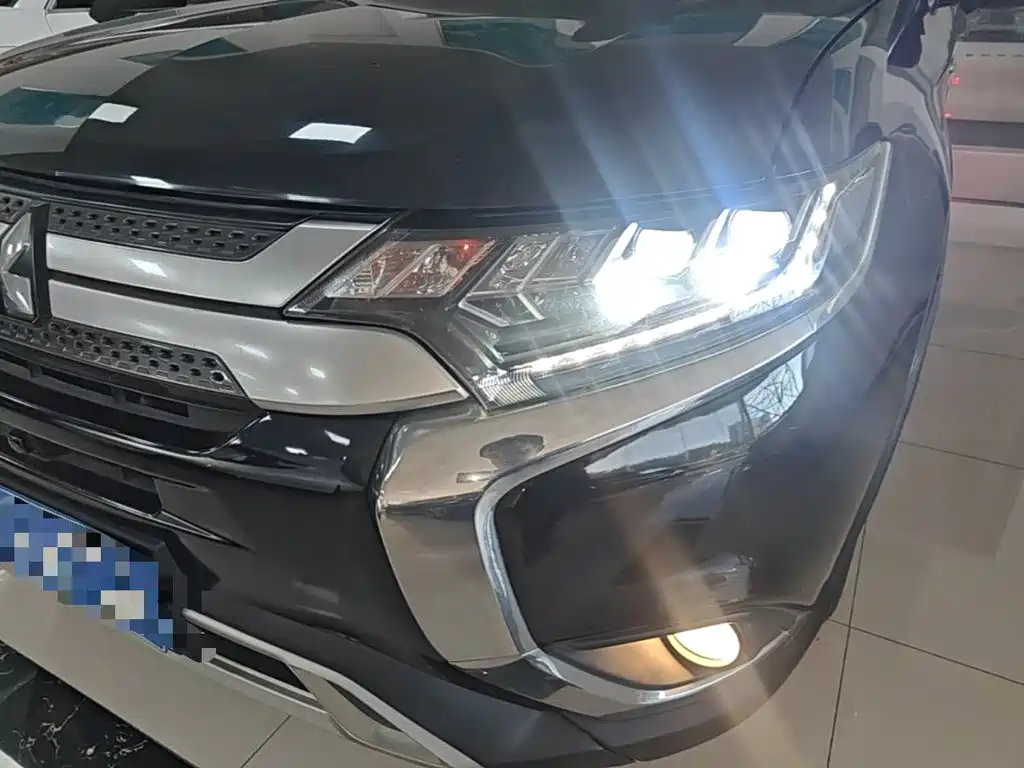 Mitsubishi Outlander 2020 — фото 24