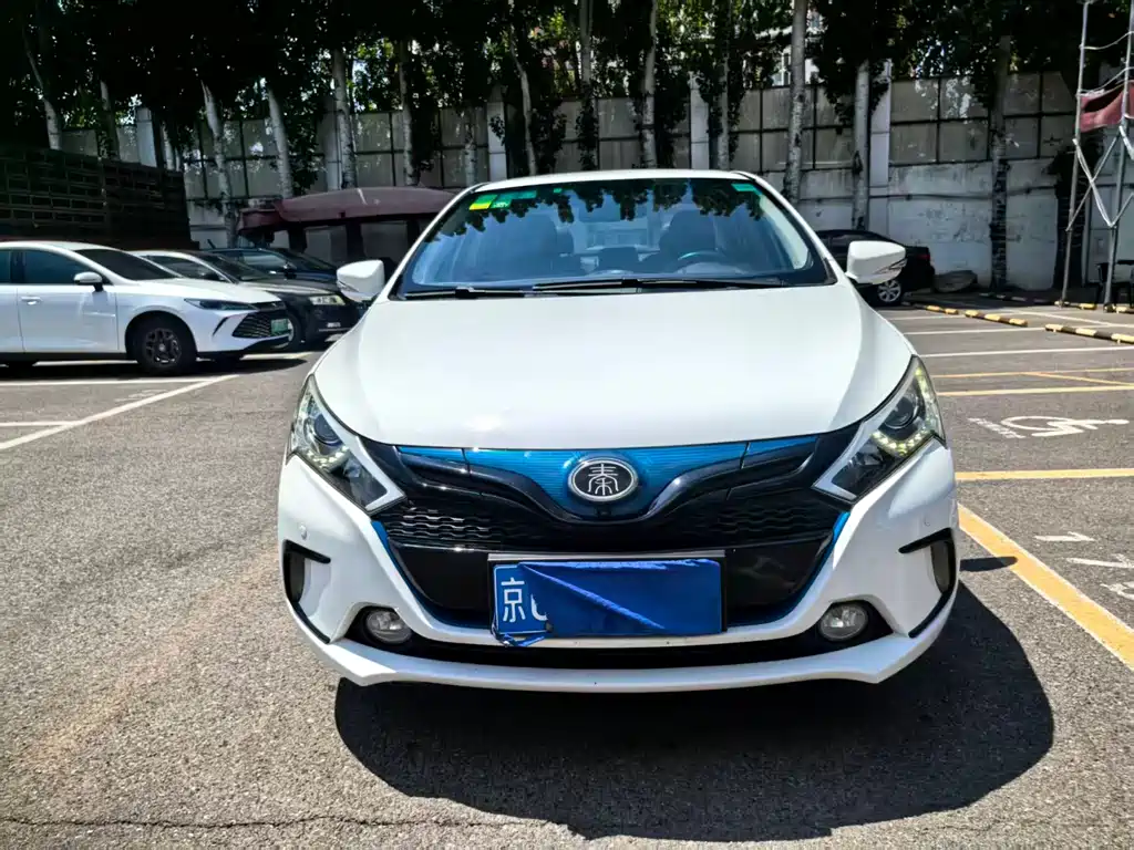 BYD Qin NEV 2016 — фото 3