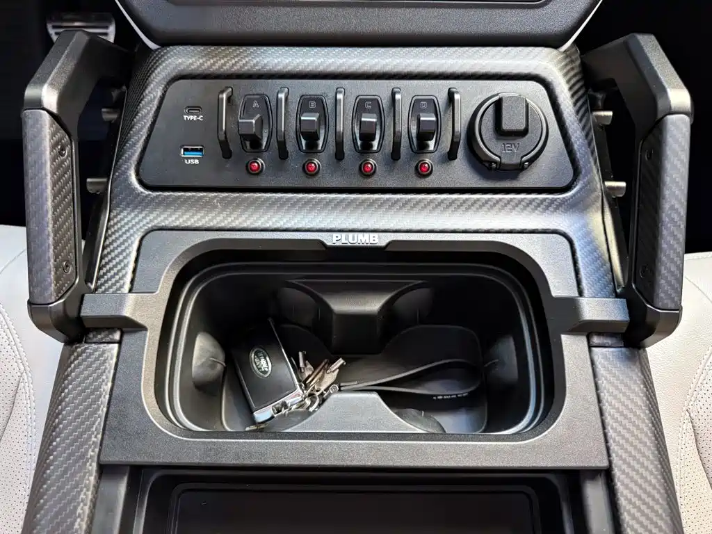 Land Rover Defender 2023 — фото 15