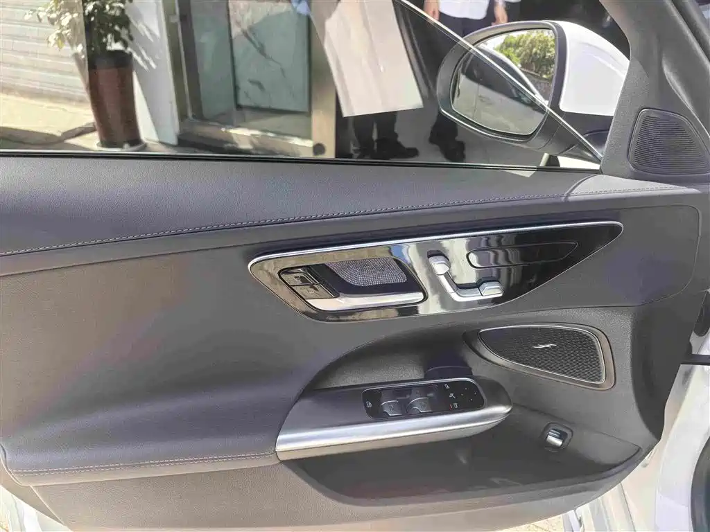 Mercedes-Benz C-Class 2025 — фото 14