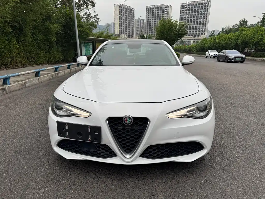 Alfa Romeo Giulia 2017 — фото 2