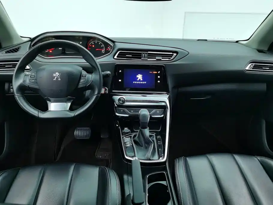 Peugeot 308 2019 — фото 12
