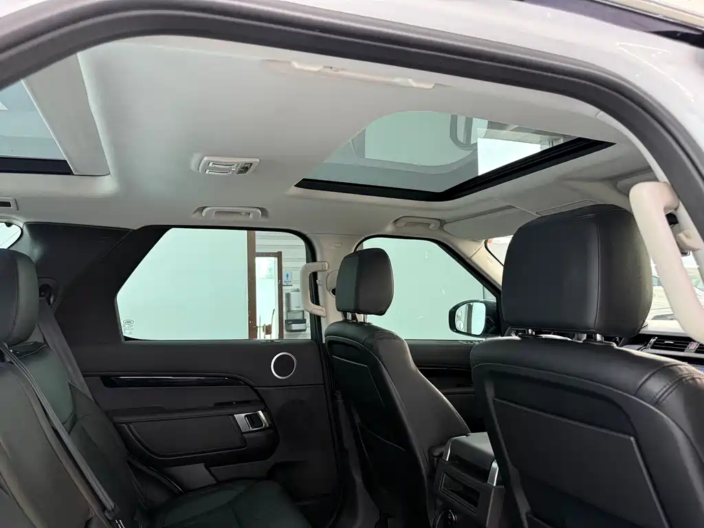 Land Rover Discovery 2017 — фото 11