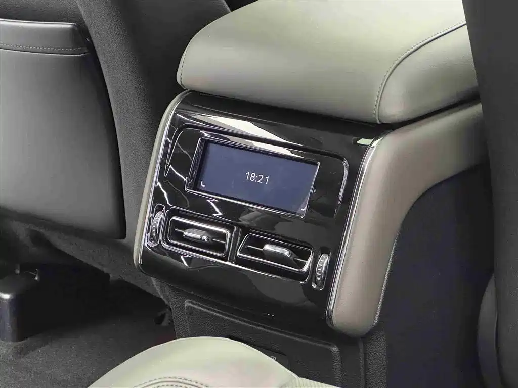 Lincoln Aviator 2024 — фото 11