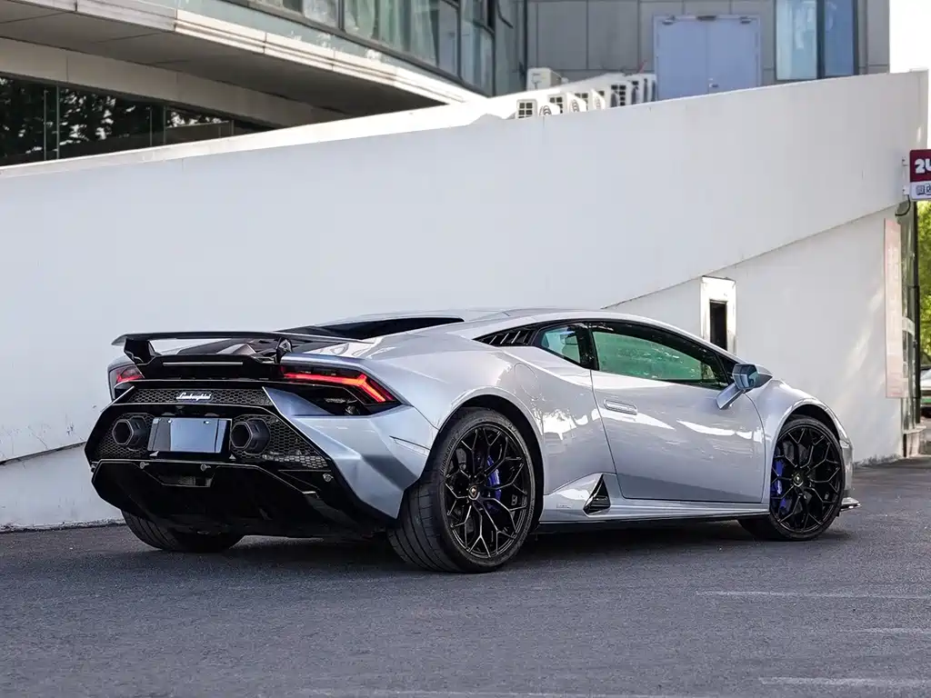 Lamborghini Huracán 2024 — фото 2