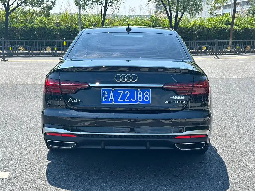 Audi A4L 2022 — фото 4