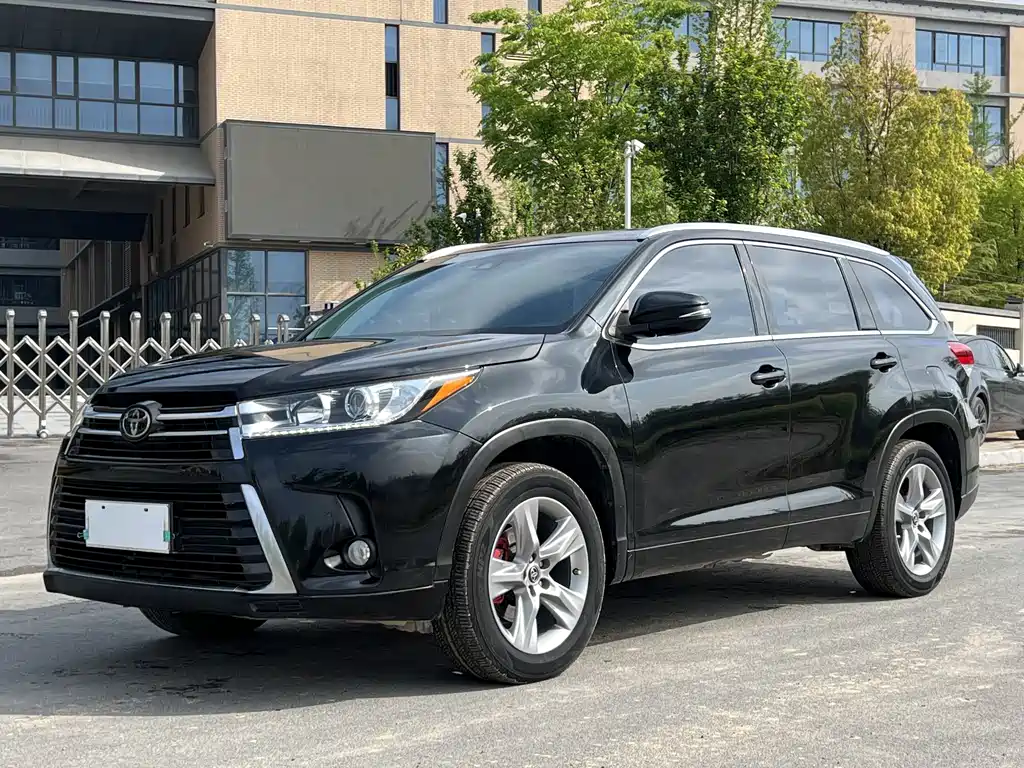Toyota Highlander 2018 — фото 1