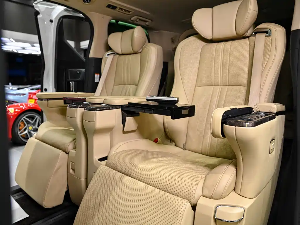 Toyota Alphard 2022 — фото 18