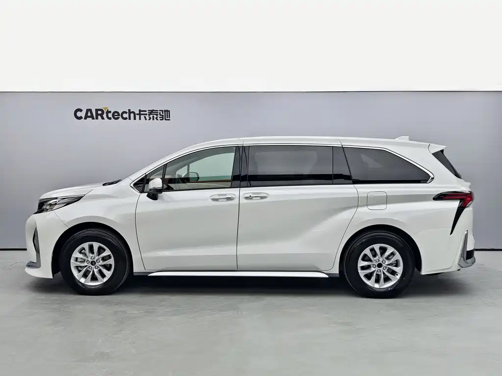 Toyota Granvia — фото 3