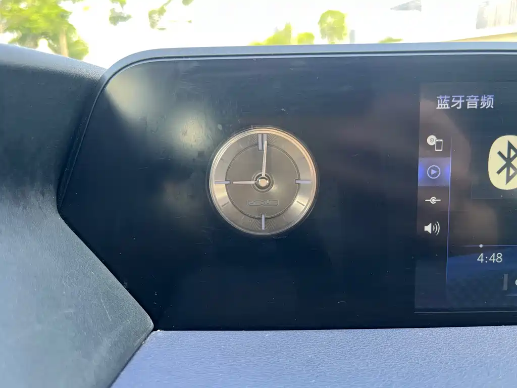Lexus UX New Energy 2020 — фото 26
