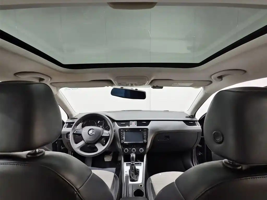 Skoda Octavia 2016 — фото 9