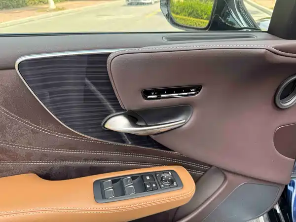 Lexus LS 2020