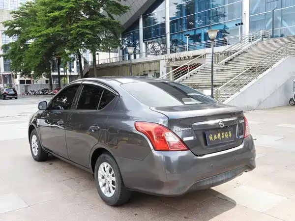 Nissan Sunny 2015