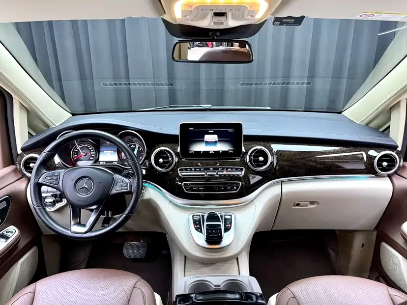 Mercedes-Benz V-Class 2018 — фото 11