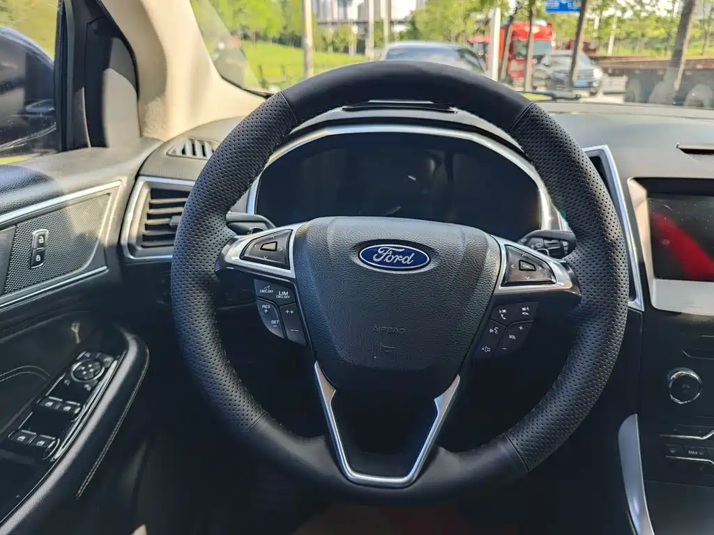 Ford Edge 2016 — фото 16