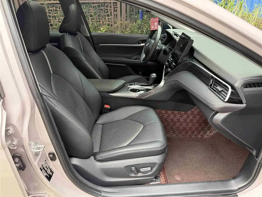 Toyota Camry 2021 — фото 10