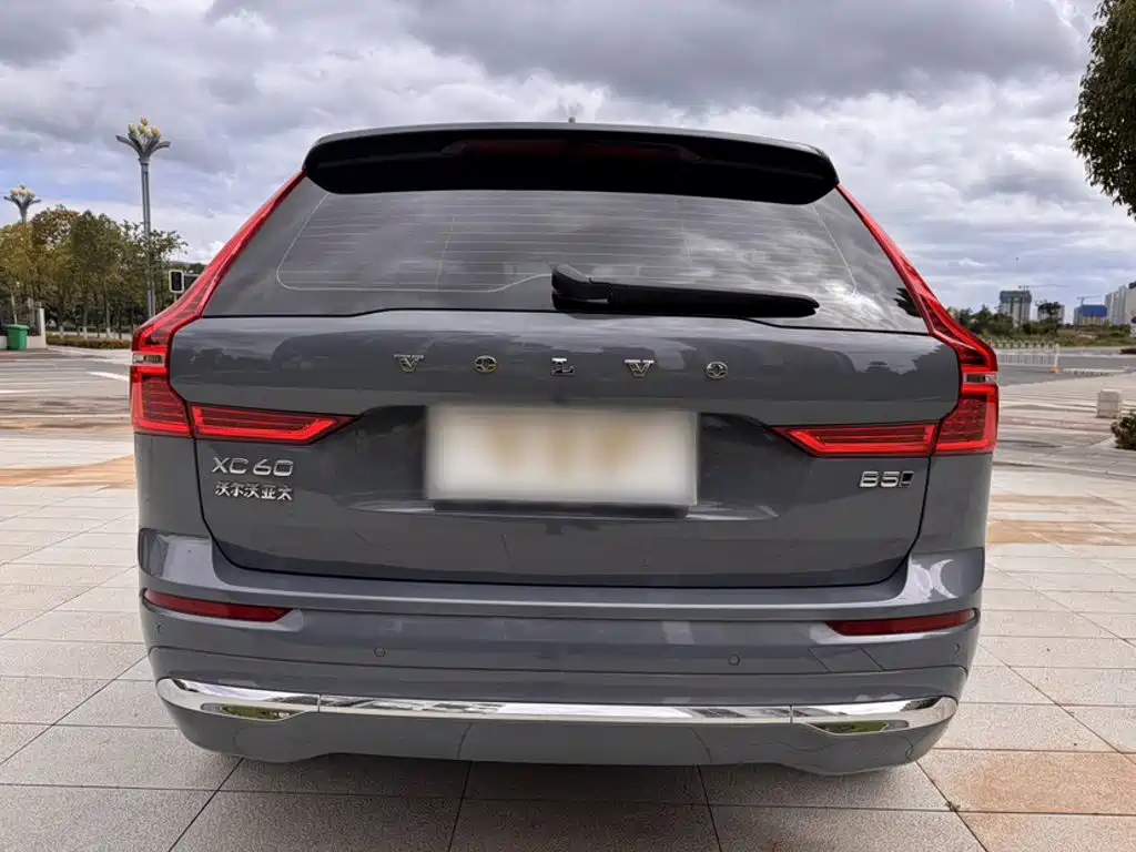 Volvo XC60 2022 — фото 11