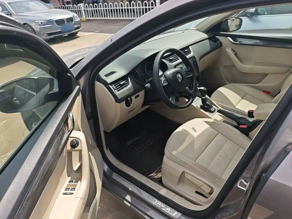 Skoda Octavia 2015 — фото 16