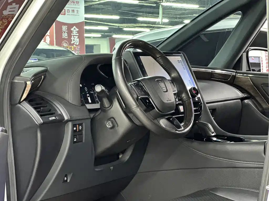 Toyota Vellfire 2024 — фото 37