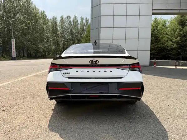 Hyundai Elantra 2024
