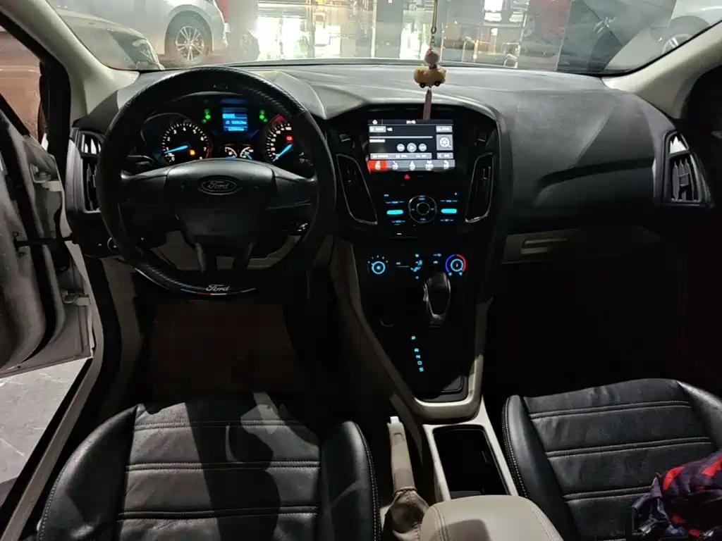 Ford Focus 2017 — фото 10