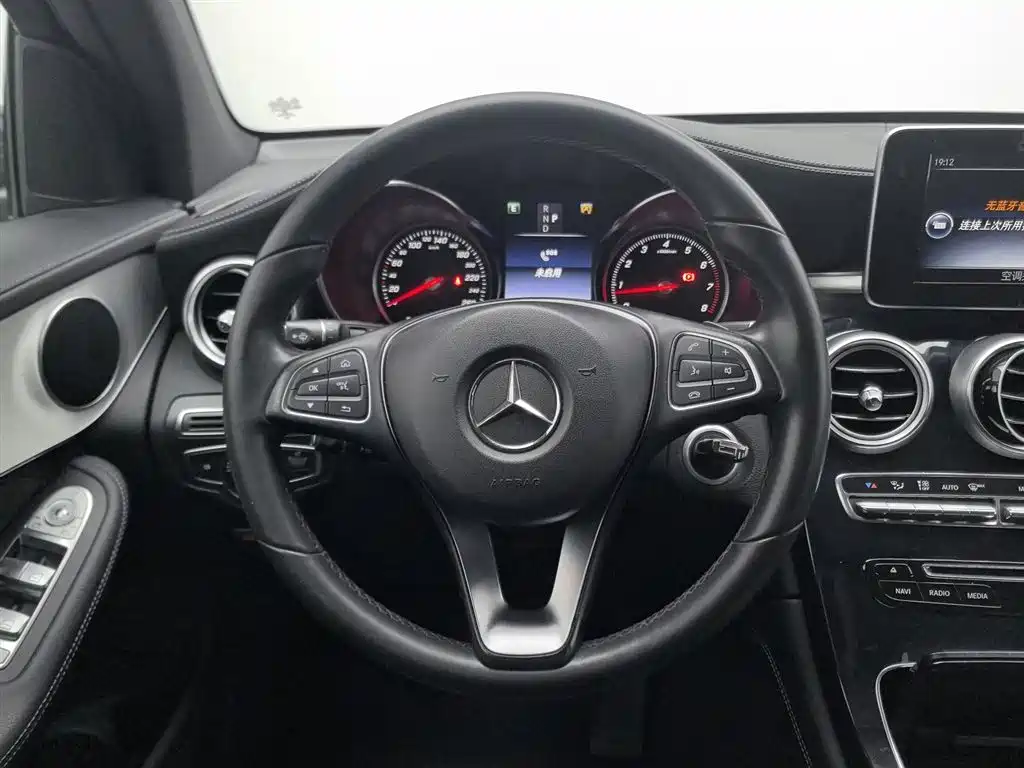 Mercedes-Benz GLC 2016 — фото 11