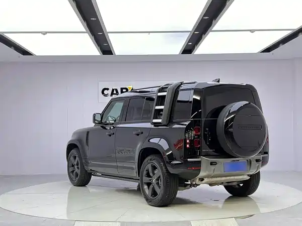 Land Rover Defender 2024