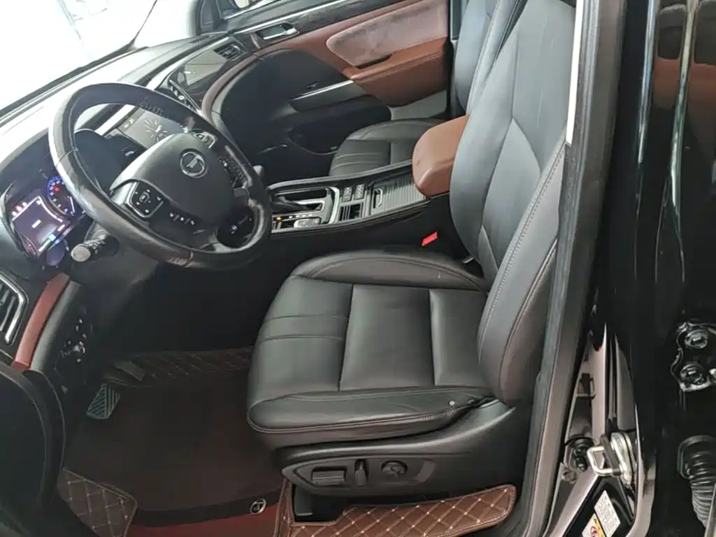 GAC Motor Trumpchi GS8 2017 — фото 15