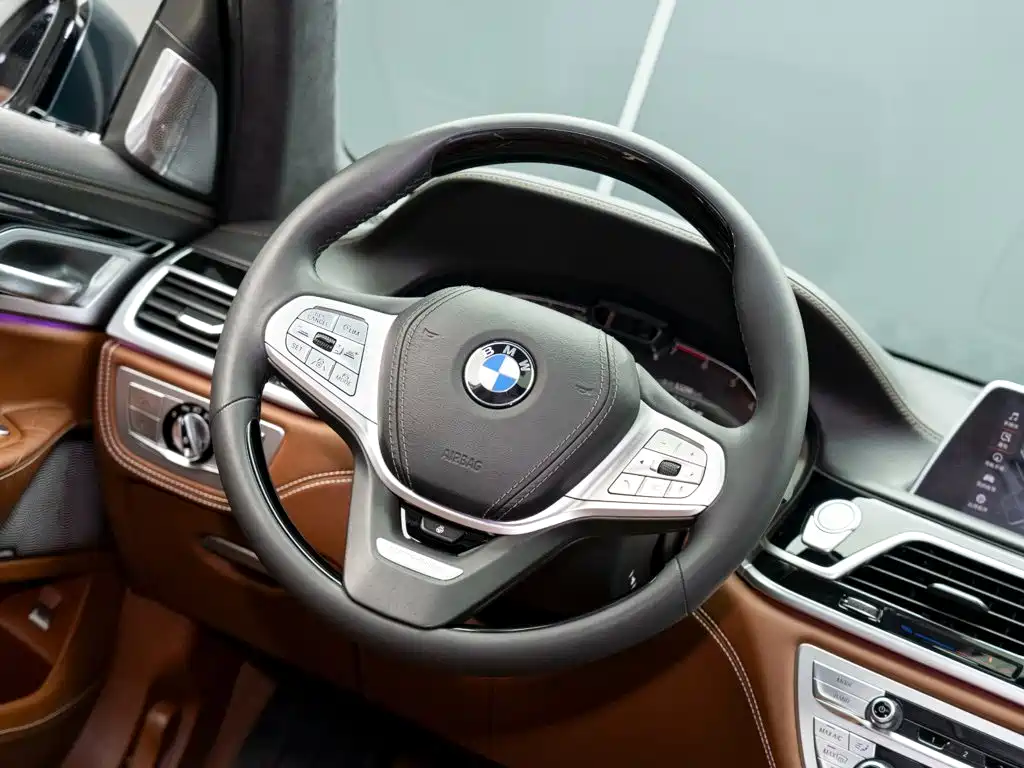 BMW 7 Series 2021 — фото 16