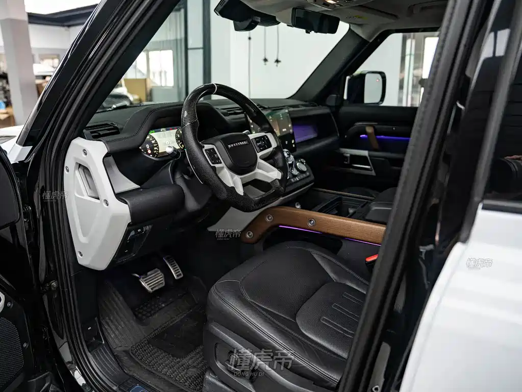 Land Rover Defender 2021 — фото 12