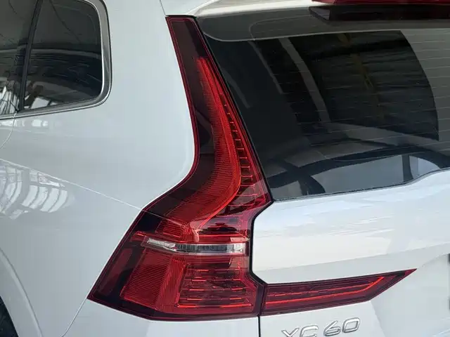 Volvo XC60 2023 — фото 15
