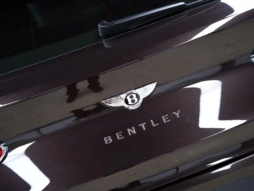Bentley Bentayga 2023 — фото 9