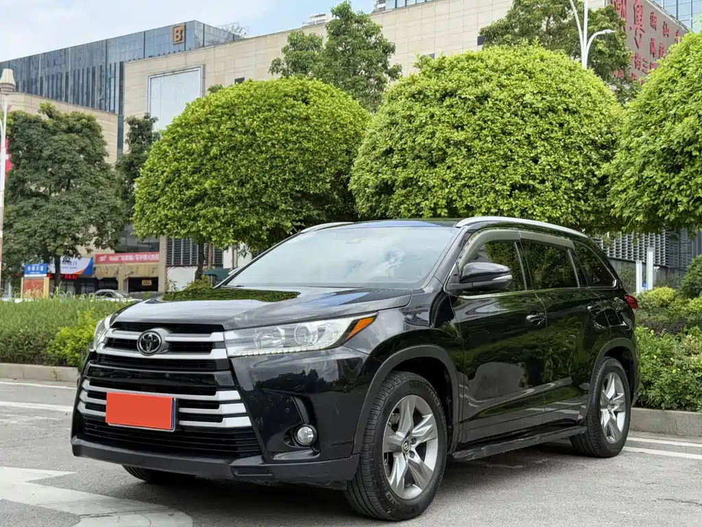 Toyota Highlander 2018 — фото 1