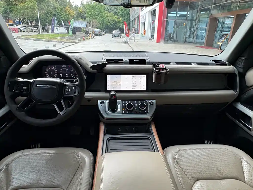 Land Rover Defender 2020 — фото 13