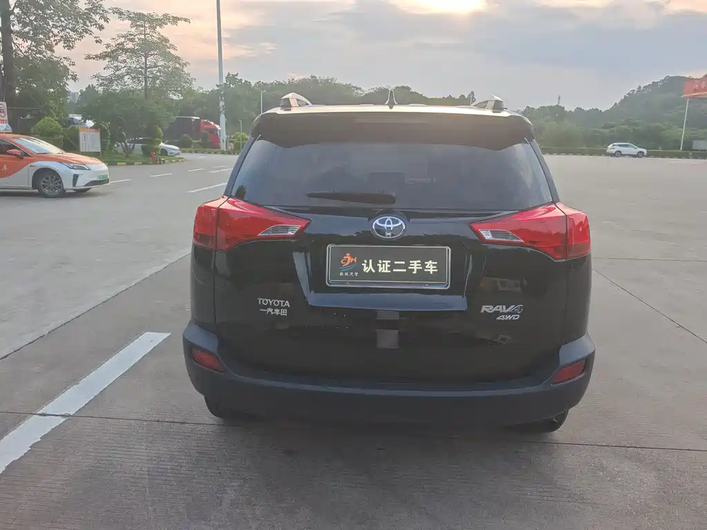 Toyota RAV4 2015
