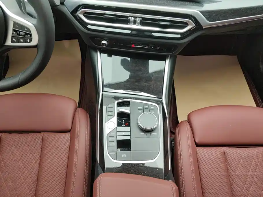BMW 3 Series 2024 — фото 16
