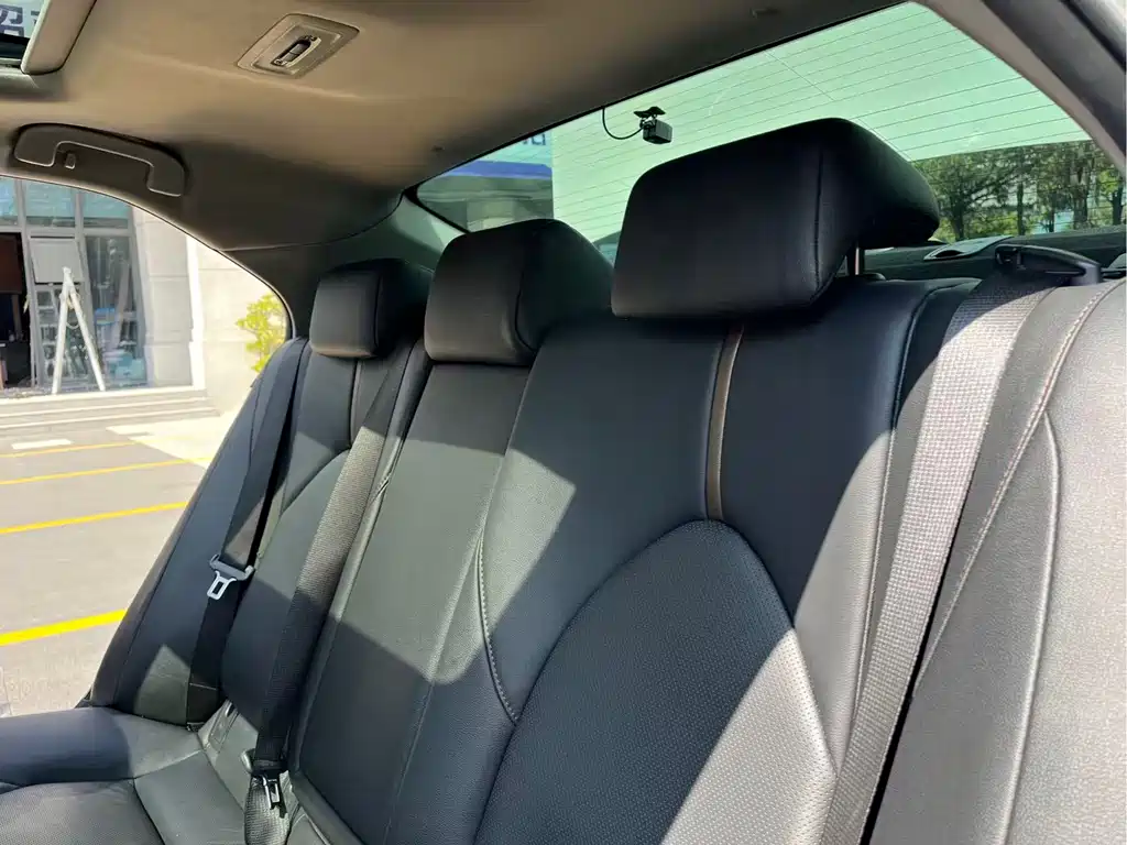Toyota Camry 2019 — фото 17