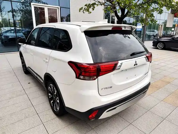 Mitsubishi Outlander 2021
