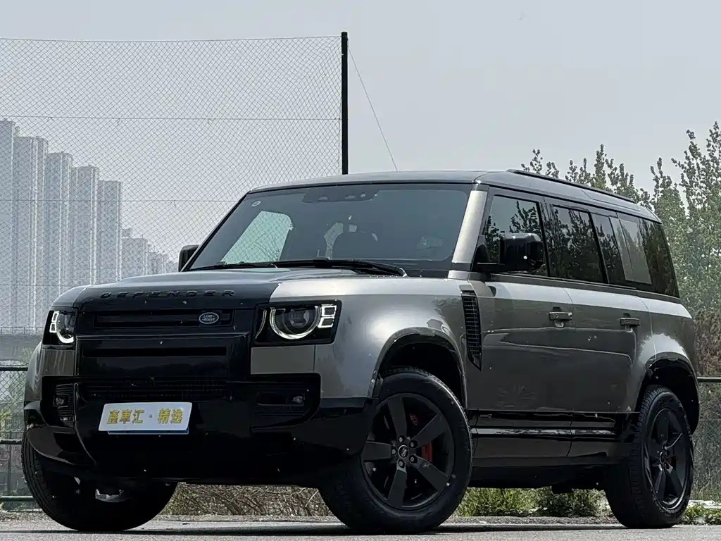 Land Rover Defender 2024