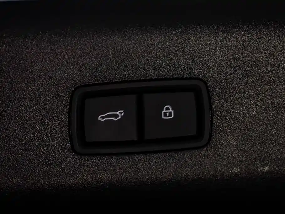 Li Auto i8 2025