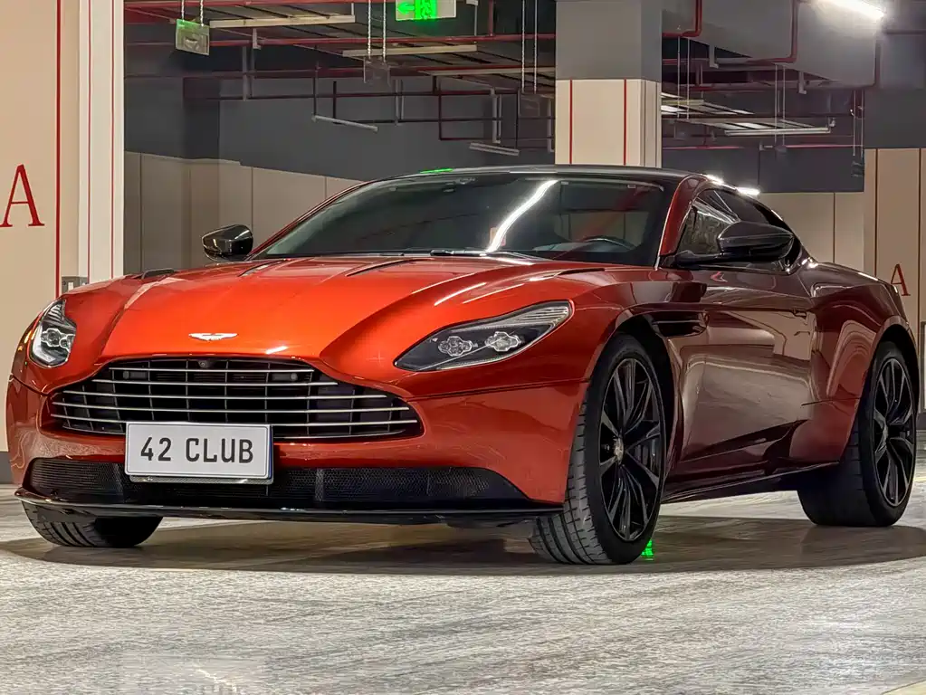 Aston Martin DB11 2019 — фото 6
