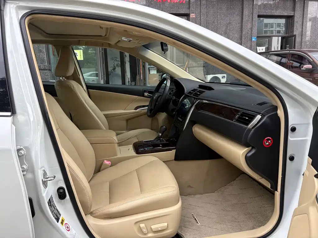 Toyota Camry 2017 — фото 15
