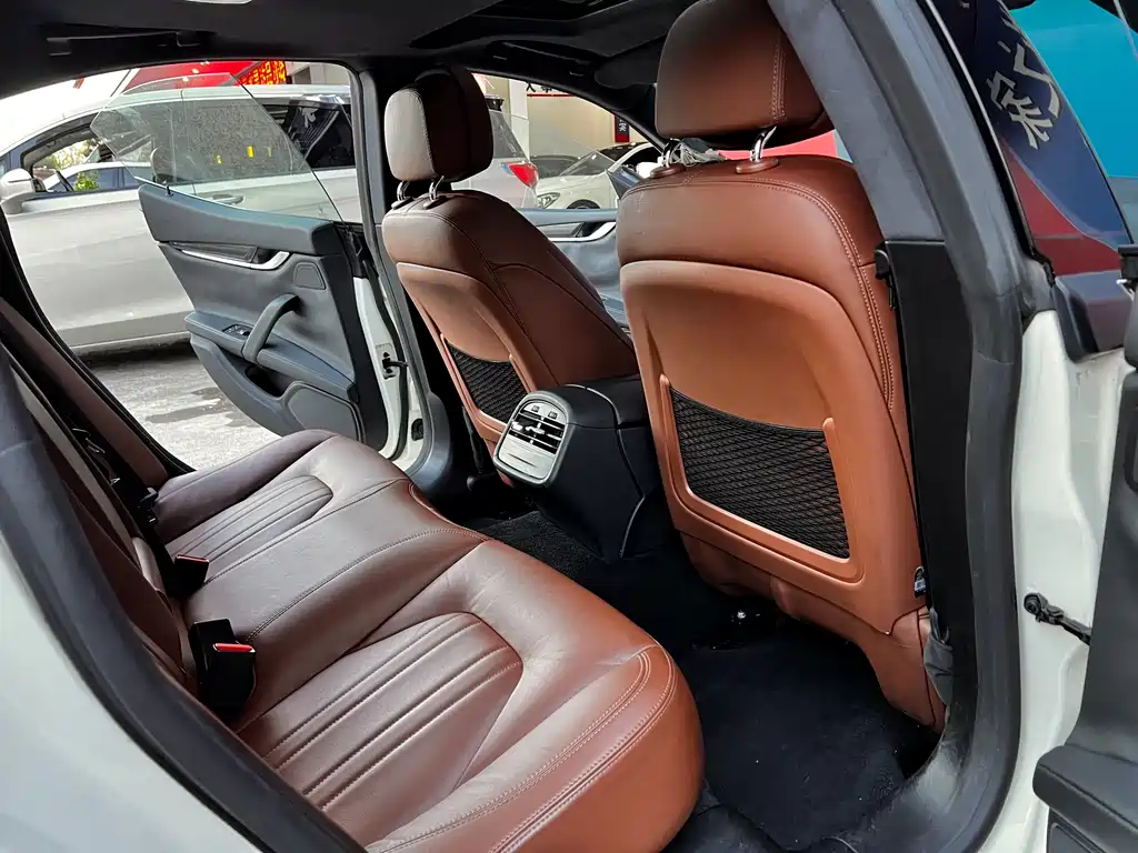 Maserati Ghibli 2015 — фото 40