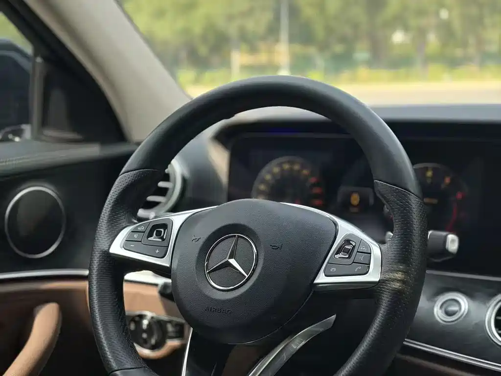 Mercedes-Benz E-Class 2018 — фото 9